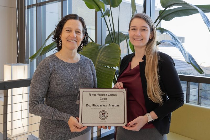 Natalia Henao-Guerrero (at left) presenting the Bente Flatland Resident Award to Alessandra Franchini (at right) at the Veterinary Teaching Hospital. 
